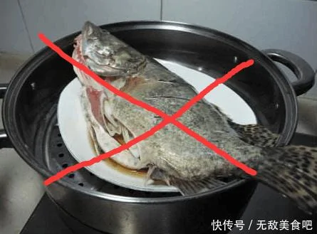 Khi hấp cá nên dùng nước nóng hay nước lạnh? Làm sai cá sẽ tanh và không ngon - 2