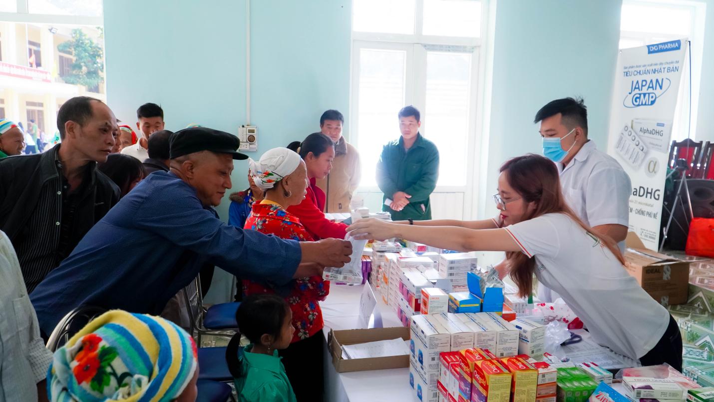 Dược Hậu Giang phát thuốc miễn phí cho hơn 1.250 đồng bào nơi địa đầu Tổ quốc - 7
