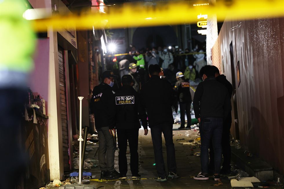 Hàn Quốc: Cảnh sát trả lời nghi vấn có nhóm người cố ý xô đẩy, gây giẫm đạp ở Seoul - 1