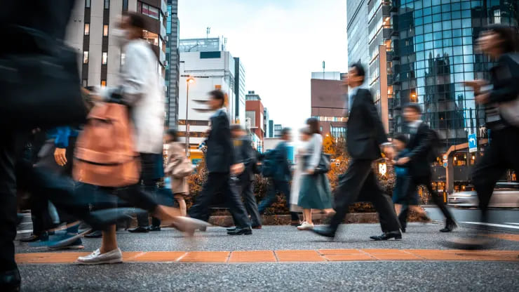 Việt Nam là một trong những quốc gia hiếm hoi tăng lương cho người lao động trong năm qua - 1