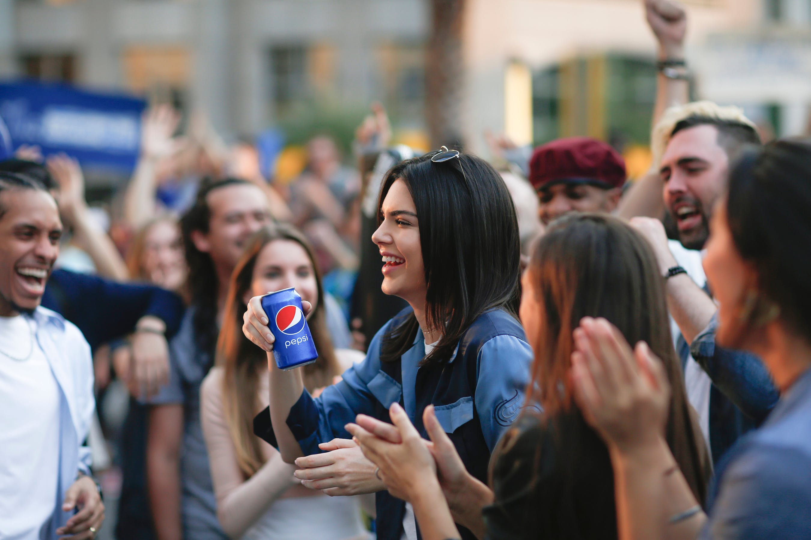 Kendall Jenner là siêu mẫu đắt giá nhất thế giới - 8