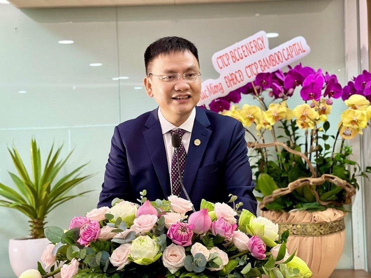 Loạt sếp lớn mạnh tay chi tiền tỷ mua gom cổ phiếu - 1
