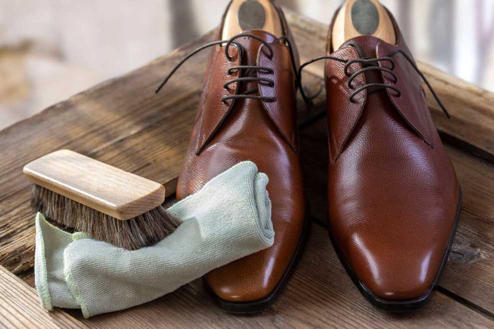 5 cách làm sạch các loại giày phổ biến cho quý ông - 2