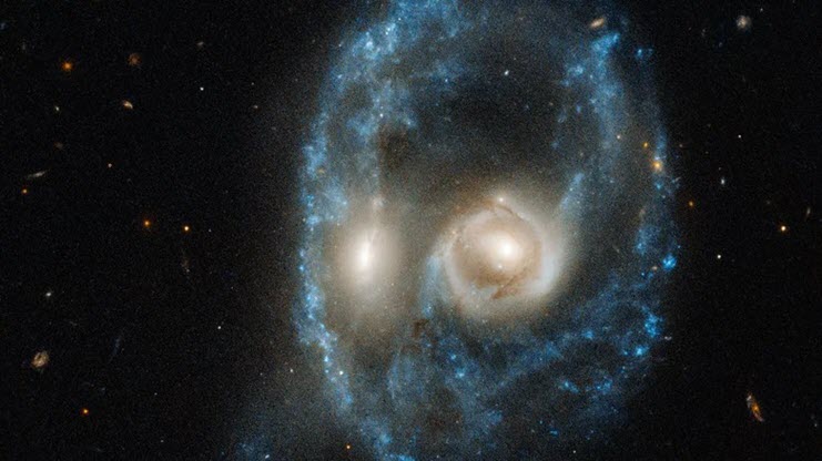 Hình ảnh ngoạn mục về cảnh hợp nhất các thiên hà - 2