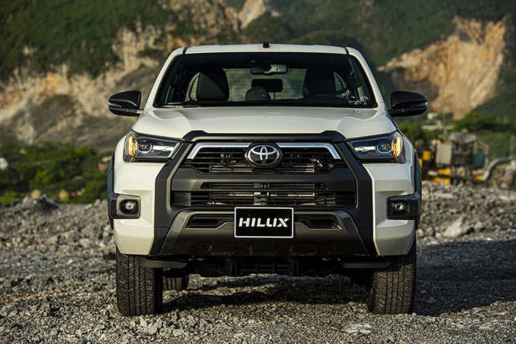 Toyota Hilux 2023 được đại lý nhận đặt cọc, giá dự kiến từ 740 triệu đồng - 2