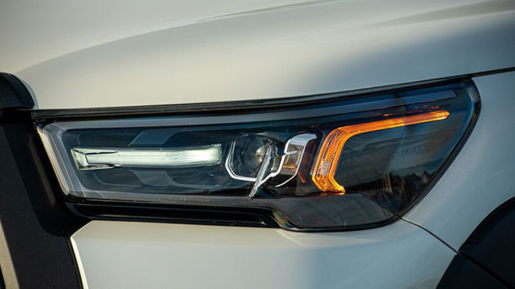 Toyota Hilux 2023 được đại lý nhận đặt cọc, giá dự kiến từ 740 triệu đồng - 3