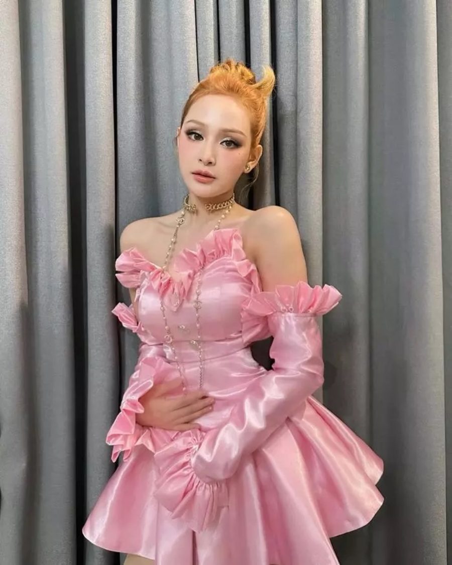Trang phục giúp Hiền Hồ có phong cách xinh tươi như "em chưa 18" - 4