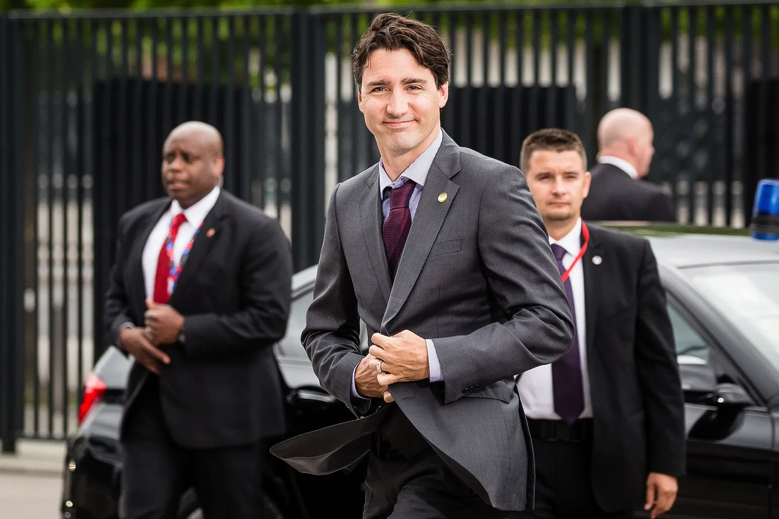 Phong cách thời trang vạn người mê của “thủ tướng quốc dân” quyến rũ nhất Canada - 3