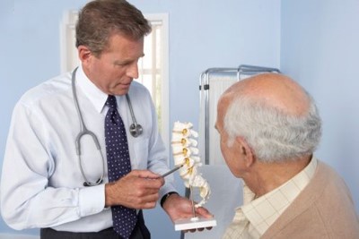 Đau lưng, mỏi vai gáy khi ngồi lâu - Dấu hiệu cảnh báo sớm của bệnh thoái hóa cột sống - 4