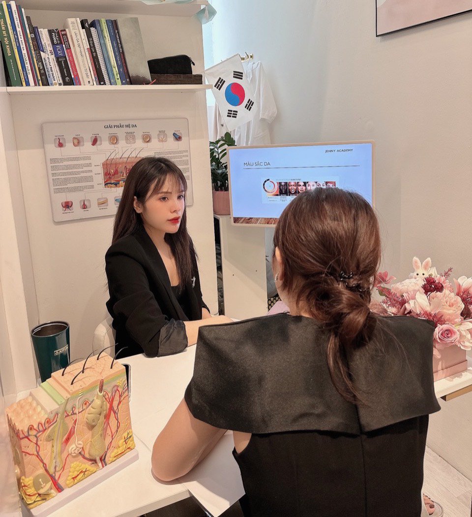 CEO Đinh Quỳnh Trang và hành trình tái tạo da cho khách hàng - 2