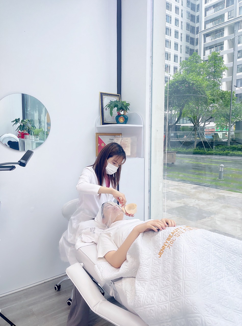 CEO Đinh Quỳnh Trang và hành trình tái tạo da cho khách hàng - 3