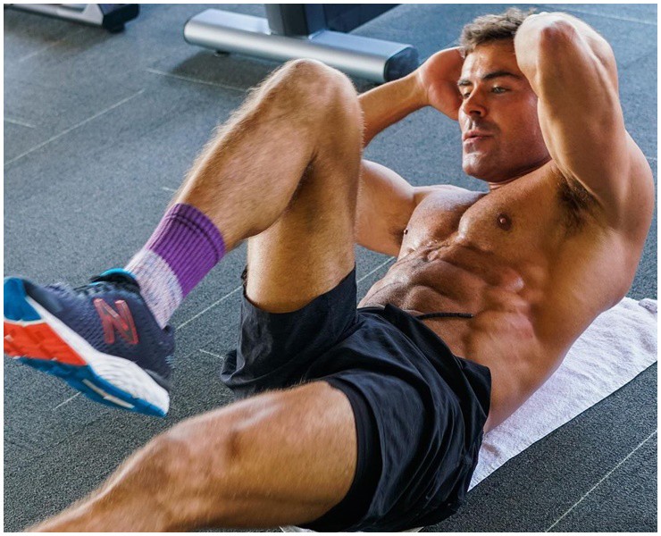 "Hoàng tử Disney" U40 vẫn cơ bắp cuồn cuộn được 61 triệu người theo dõi - 3