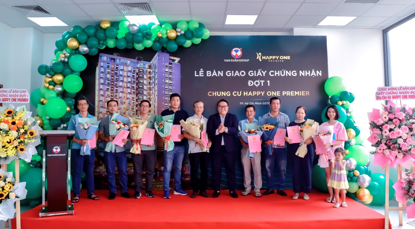 Vạn Xuân Group: Bàn giao sổ Happy One Premier và chuẩn bị đưa “biểu tượng Bình Dương” về đích - 1
