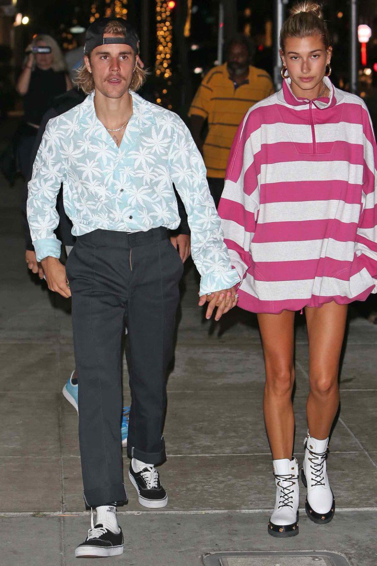 12 trang phục đôi nổi bật mọi nơi của vợ chồng Justin Bieber - 4