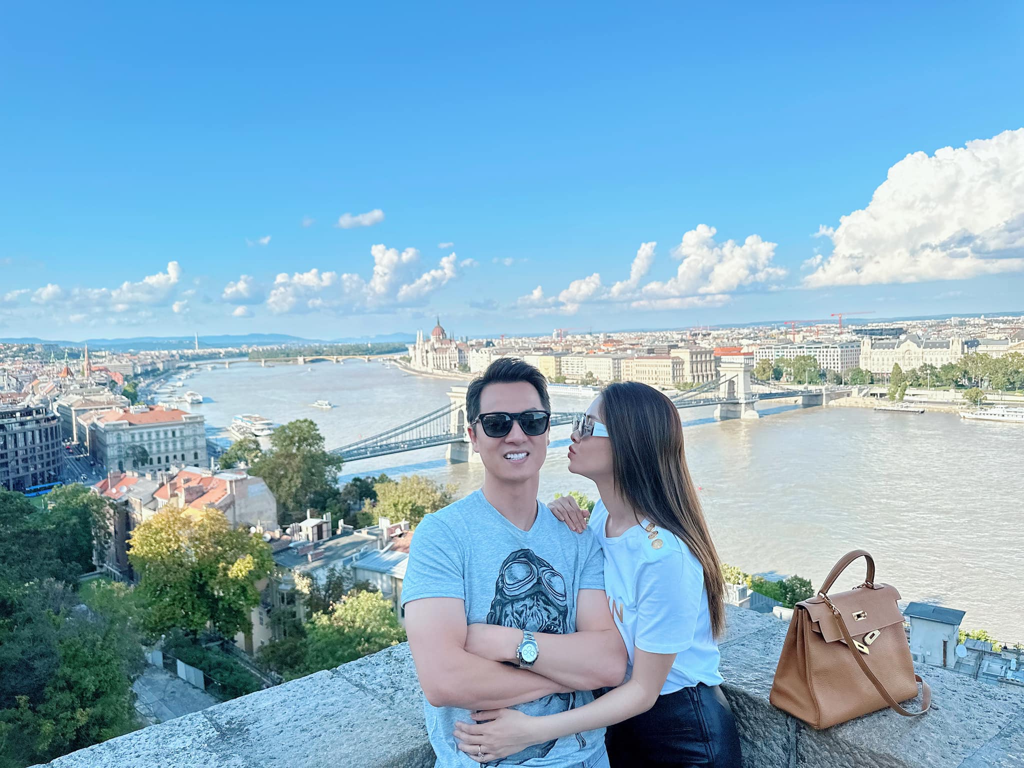 Giọng ca "Cô bé mùa đông" bất ngờ hé lộ nhà Châu Âu có tầm nhìn triệu đô - 11