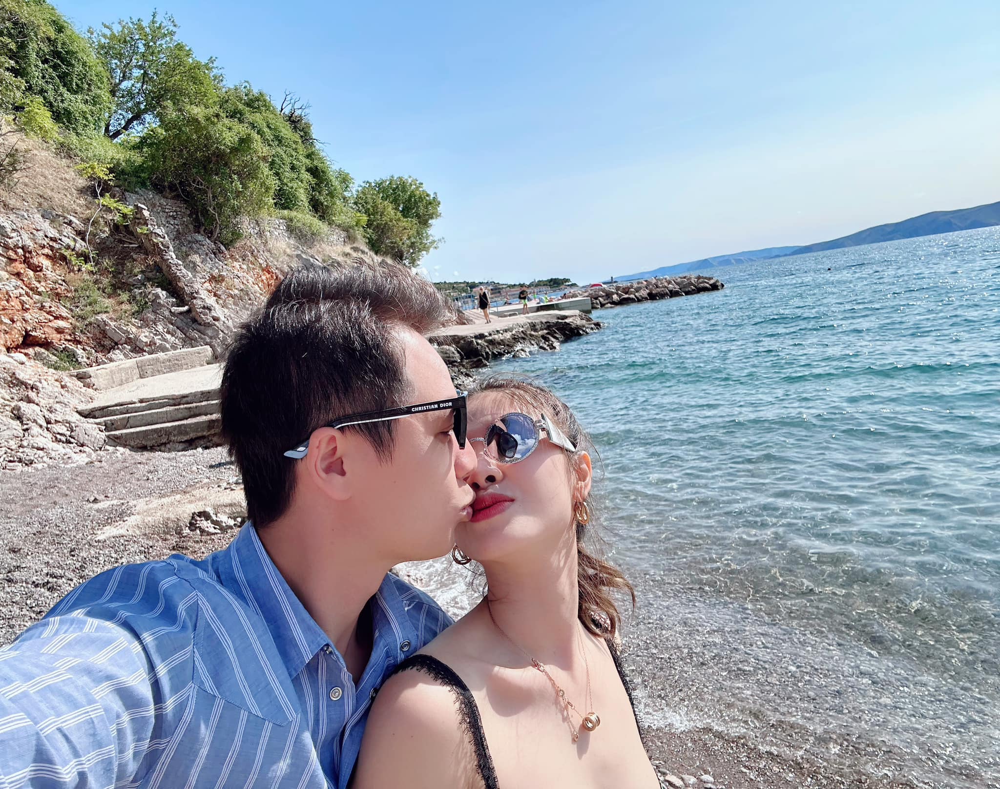 Giọng ca "Cô bé mùa đông" bất ngờ hé lộ nhà Châu Âu có tầm nhìn triệu đô - 10