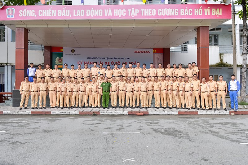 Gần 400 CBCS CSGT được Honda tập huấn lái xe ô tô an toàn - 1