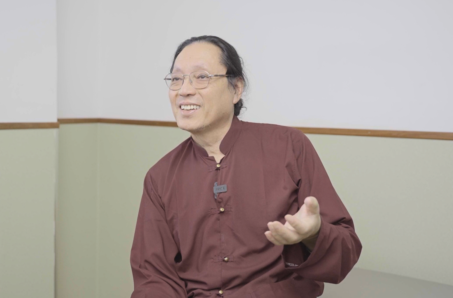 Liệt tay trái sau cú ngã, sư thầy 70 tuổi hồi phục nhanh sau 2 tháng điều trị - 1