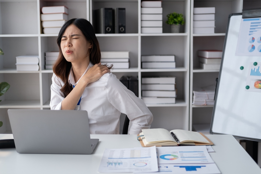 Ứng phó với hội chứng đau cổ, vai, gáy, cột sống của dân văn phòng - 1