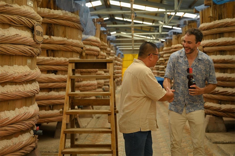 Will in Vietnam - chàng Tây yêu ẩm thực Việt thăm nhà thùng Chin-su Phú Quốc - 6