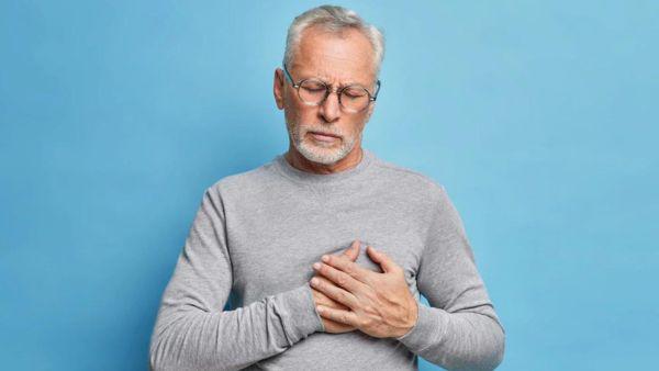 Người đàn ông 65 tuổi trải qua 100 cơn đột quỵ nhỏ mỗi tuần, vì sao chúng xảy ra liên tiếp như vậy? - 1