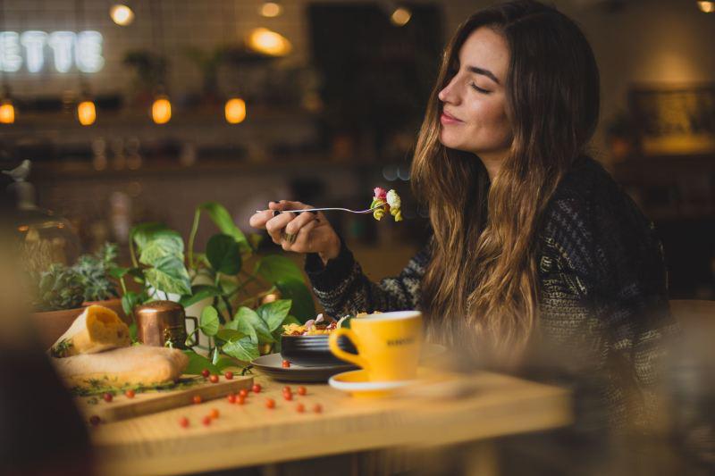 Những mẹo ăn uống chánh niệm giúp chàng khỏe đẹp, cân đối - 3