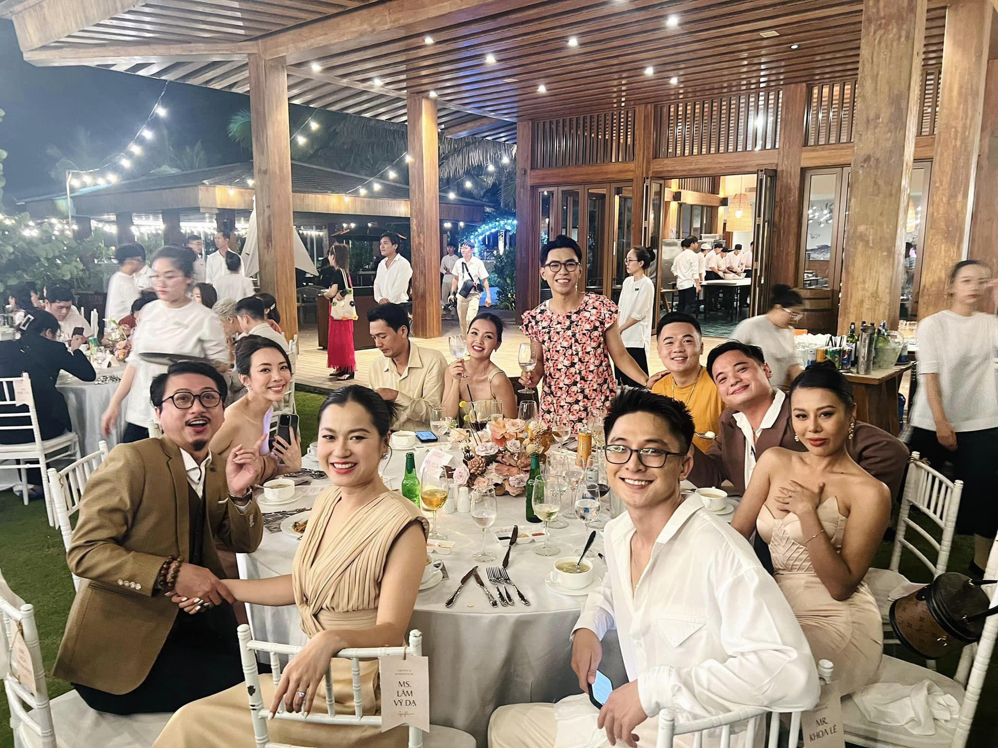 Hòa Minzy đi ăn cưới, hình ảnh "gây sốt" mạng xã hội liên quan tới một sao nam - 12