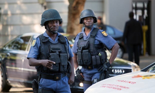 Nữ Bộ trưởng Nam Phi bị gí súng vào đầu trong vụ cướp "chưa từng có" - 2