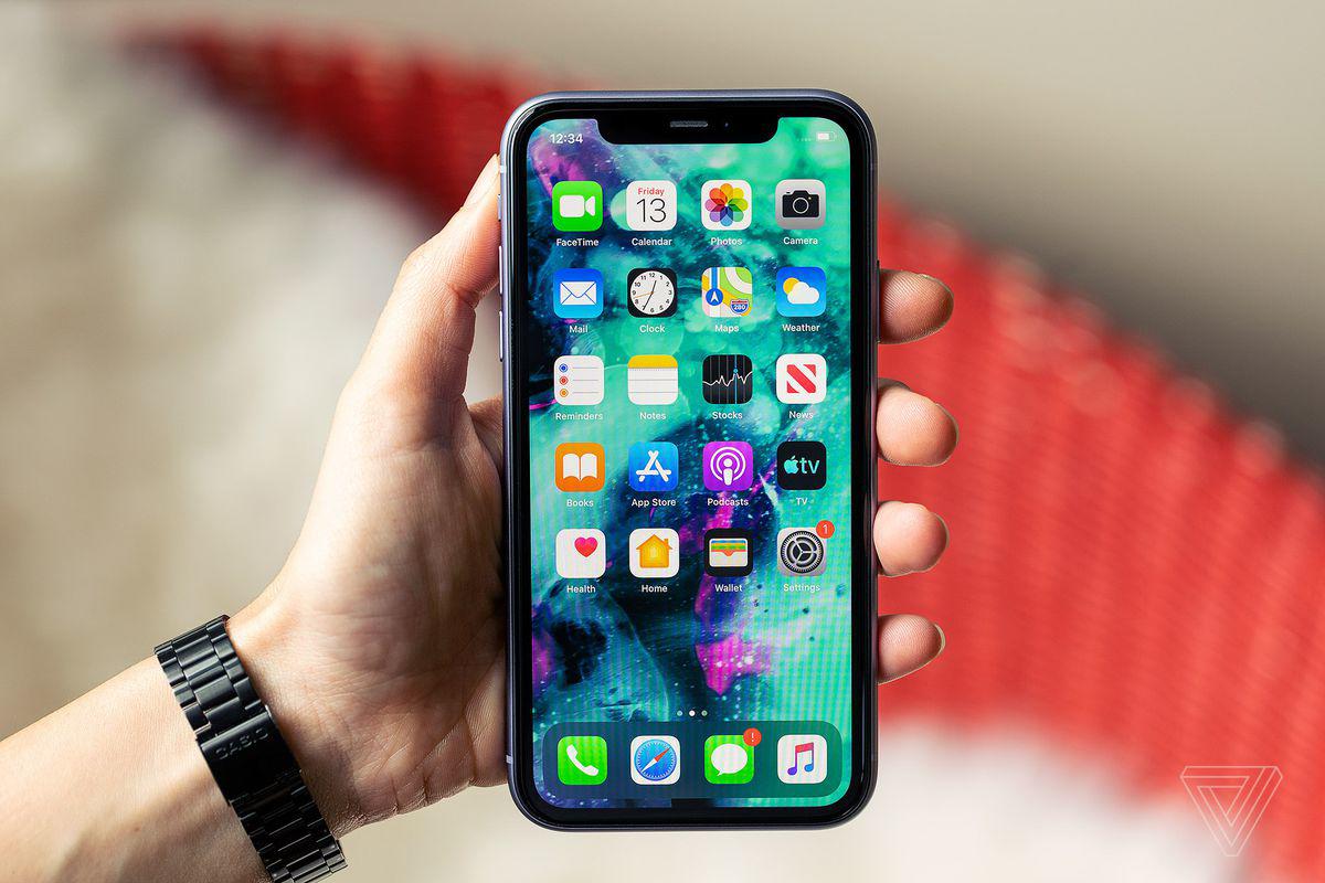 Ngang giá 11 triệu, mua iPhone 11 hay Xiaomi 13T 5G "hời" hơn? - 1