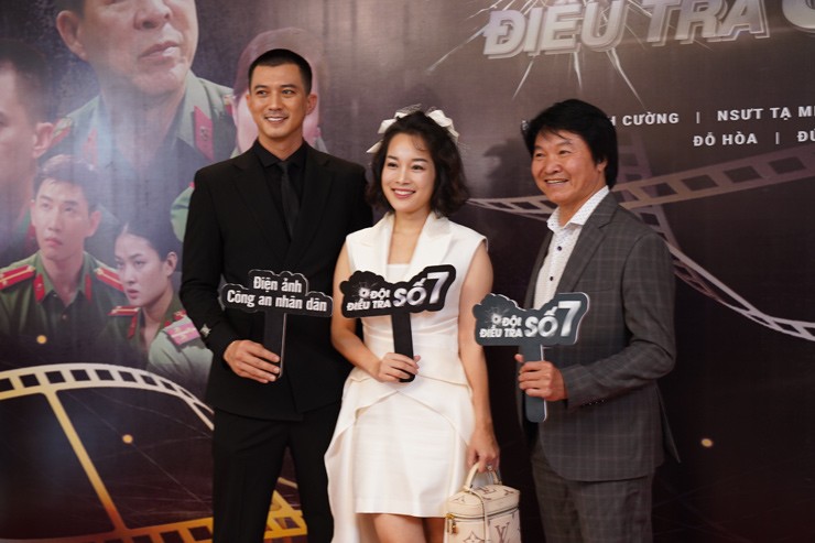 Hà Việt Dũng lấy hot girl dân tộc Thái: "Vợ rất thoải mái khi tôi hay phải đi diễn xa nhà" - 2