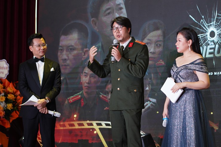 Hà Việt Dũng lấy hot girl dân tộc Thái: "Vợ rất thoải mái khi tôi hay phải đi diễn xa nhà" - 5