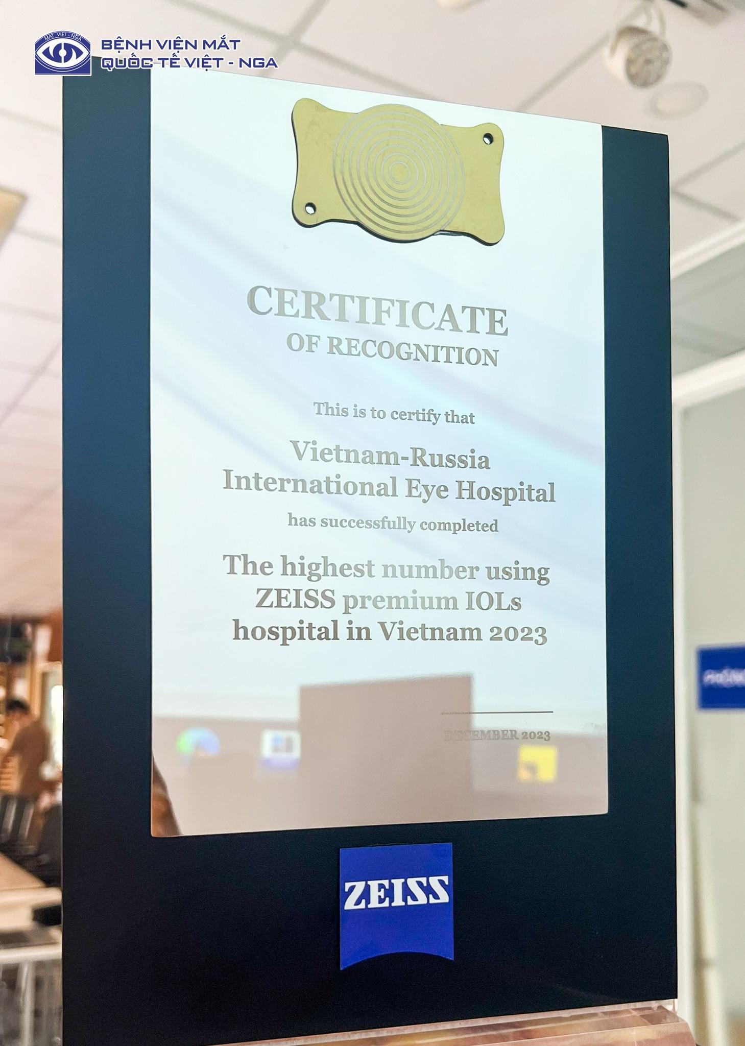 BV Mắt Quốc Tế Việt - Nga tiếp tục được Carl Zeiss chứng nhận dẫn đầu VN và ĐNA về số ca phẫu thuật Smile thành công - 3