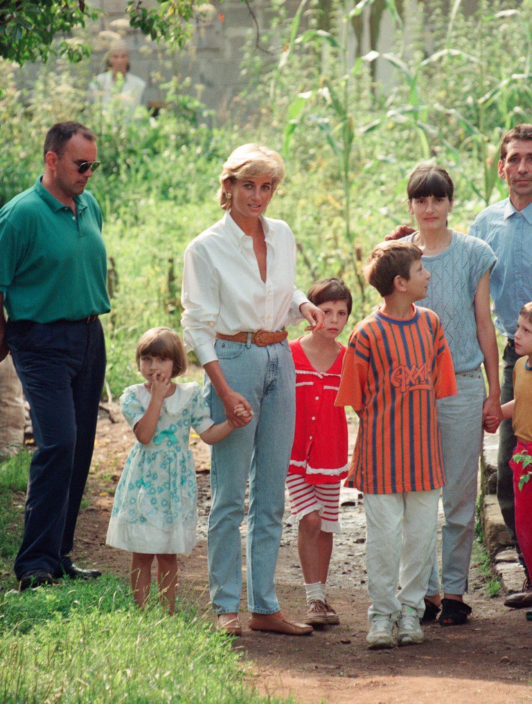 5 trang phục nên có trong tủ quần áo lấy cảm hứng từ Công nương Diana - 2