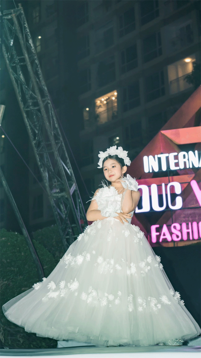 Siêu mẫu Đình Quyền chắp cánh đam mê cho ‘bản sao nhí’ của H'Hen Niê - Khánh Huyền Paco - 4