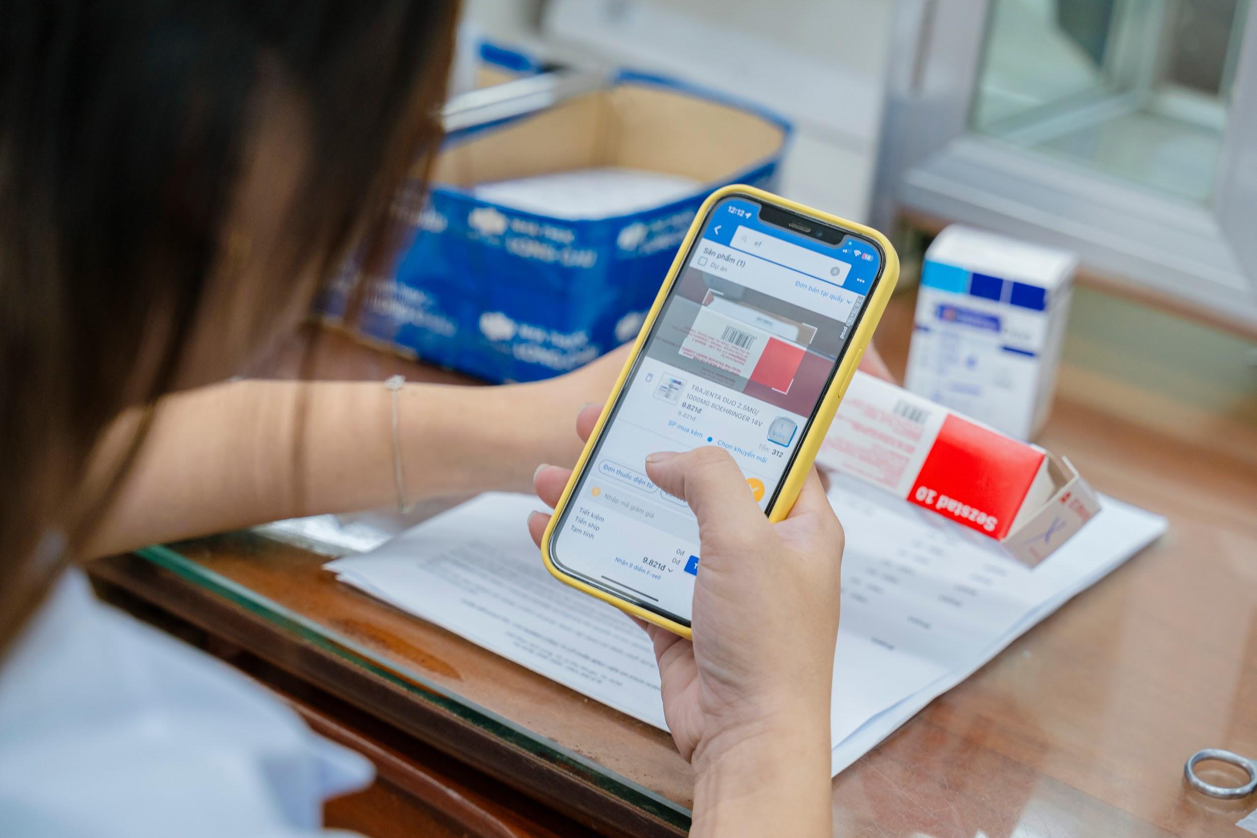 Hành trình tận tâm phục vụ 20 triệu khách hàng của FPT Long Châu - 1