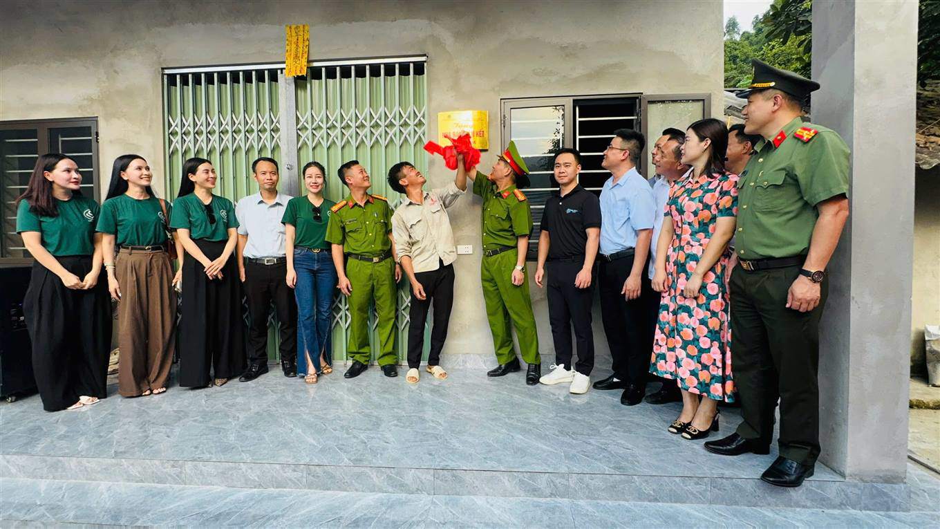 Trao tặng nhà đại đoàn kết tại xã Tả Phời, thành phố Lào Cai - 2