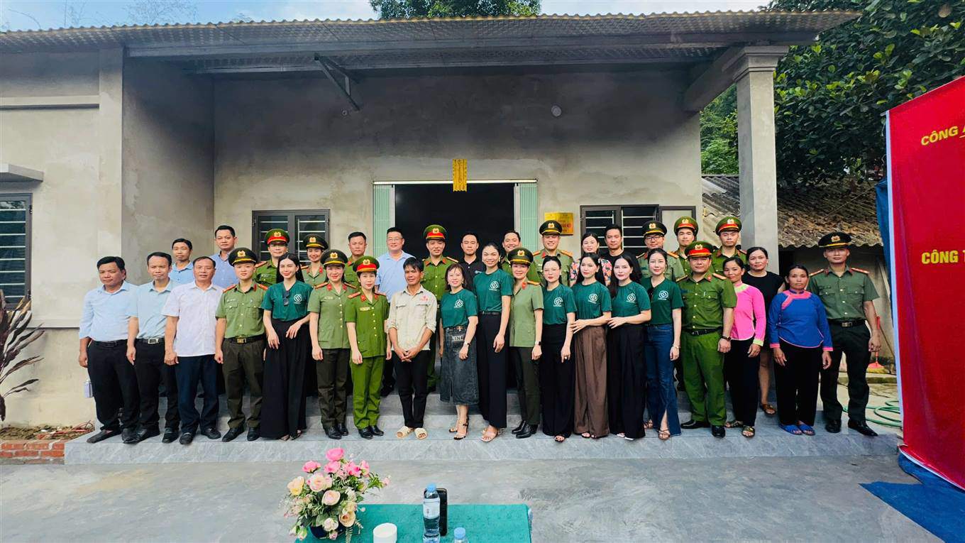 Trao tặng nhà đại đoàn kết tại xã Tả Phời, thành phố Lào Cai - 3