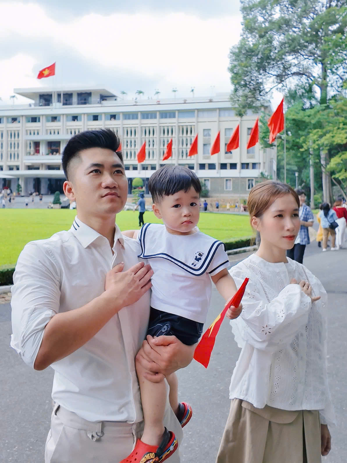 Câu chuyện trưởng thành cùng con của gia đình hot tiktoker - 3