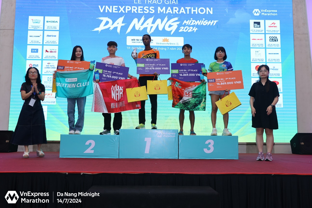 DKG tiếp tục trở thành Nhà tài trợ đồng hành Giải chạy VnExpress Marathon Midnight Hanoi 2024 - 1