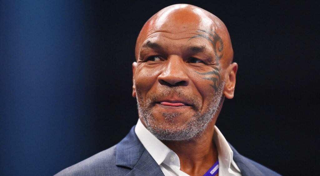 "Tay đấm thép" Mike Tyson sẽ kiếm được bao nhiêu tiền khi đấu với Jake Paul? - 2