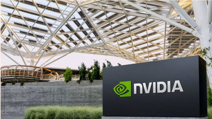 Nvidia của tỷ phú Jensen Huang đạt hơn 35 tỷ USD doanh thu nhờ nhu cầu chip AI tăng vọt - 1