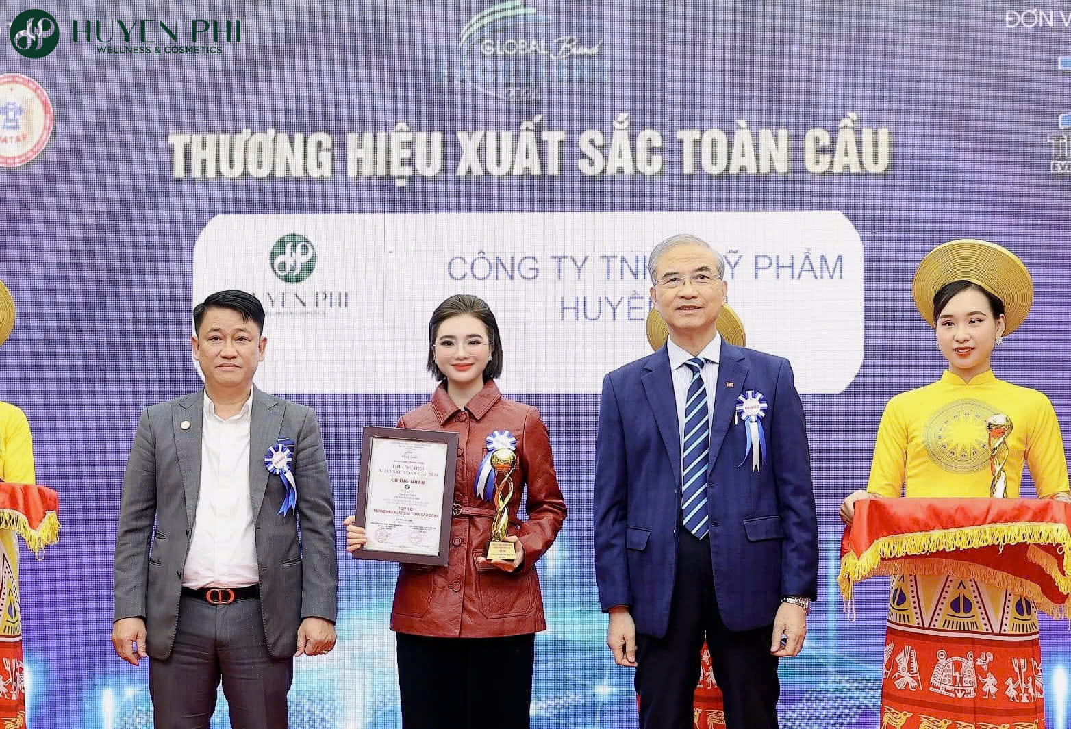 Huyền Phi Wellness & Cosmetics vinh dự nhận giải thưởng "Top 10 Thương hiệu xuất sắc toàn cầu 2024" - 1