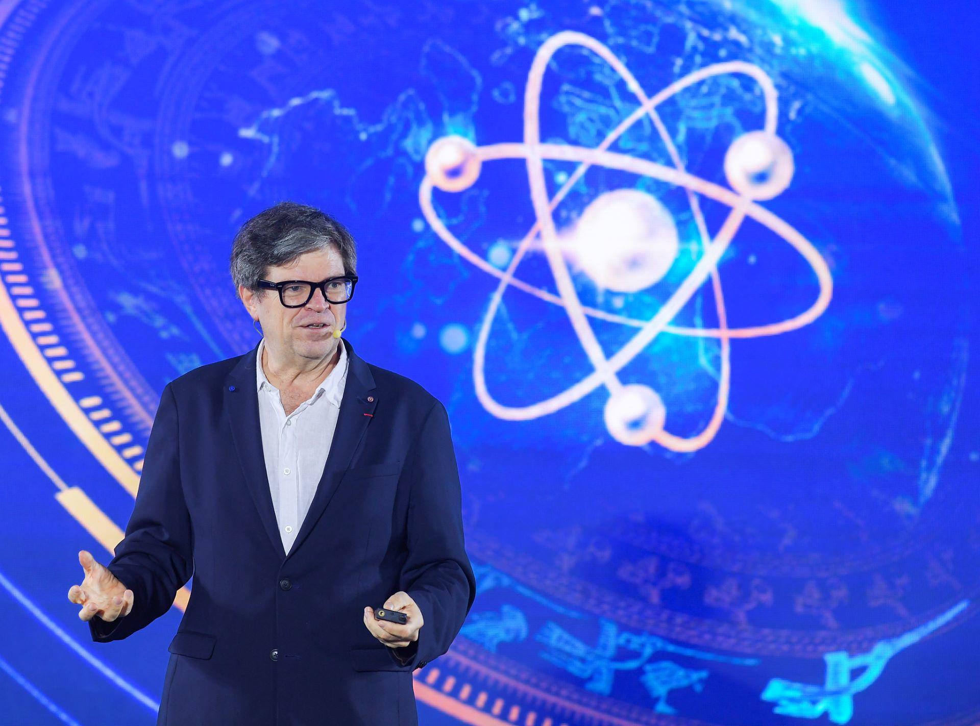 Nhà khoa học VinFuture lý giải vì sao AI không thể thông minh được như con người - 1