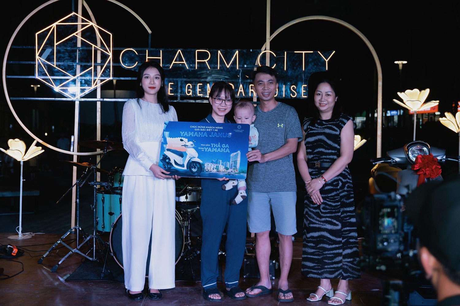 Charm City tặng xe máy tri ân cư dân, khách hàng - 2