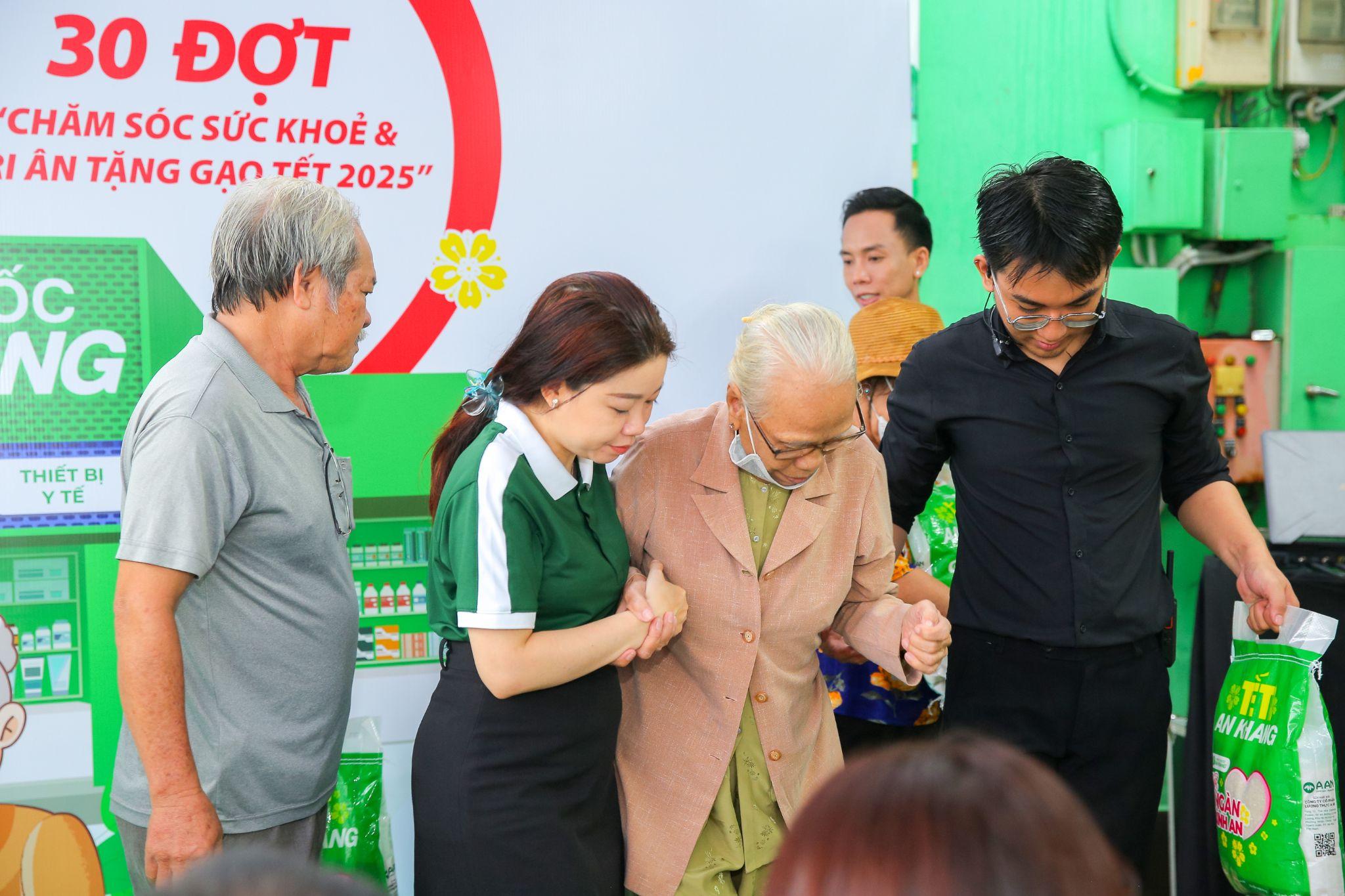 Nhà thuốc An Khang đem niềm vui đến hàng nghìn người dân khó khăn dịp cuối năm - 1