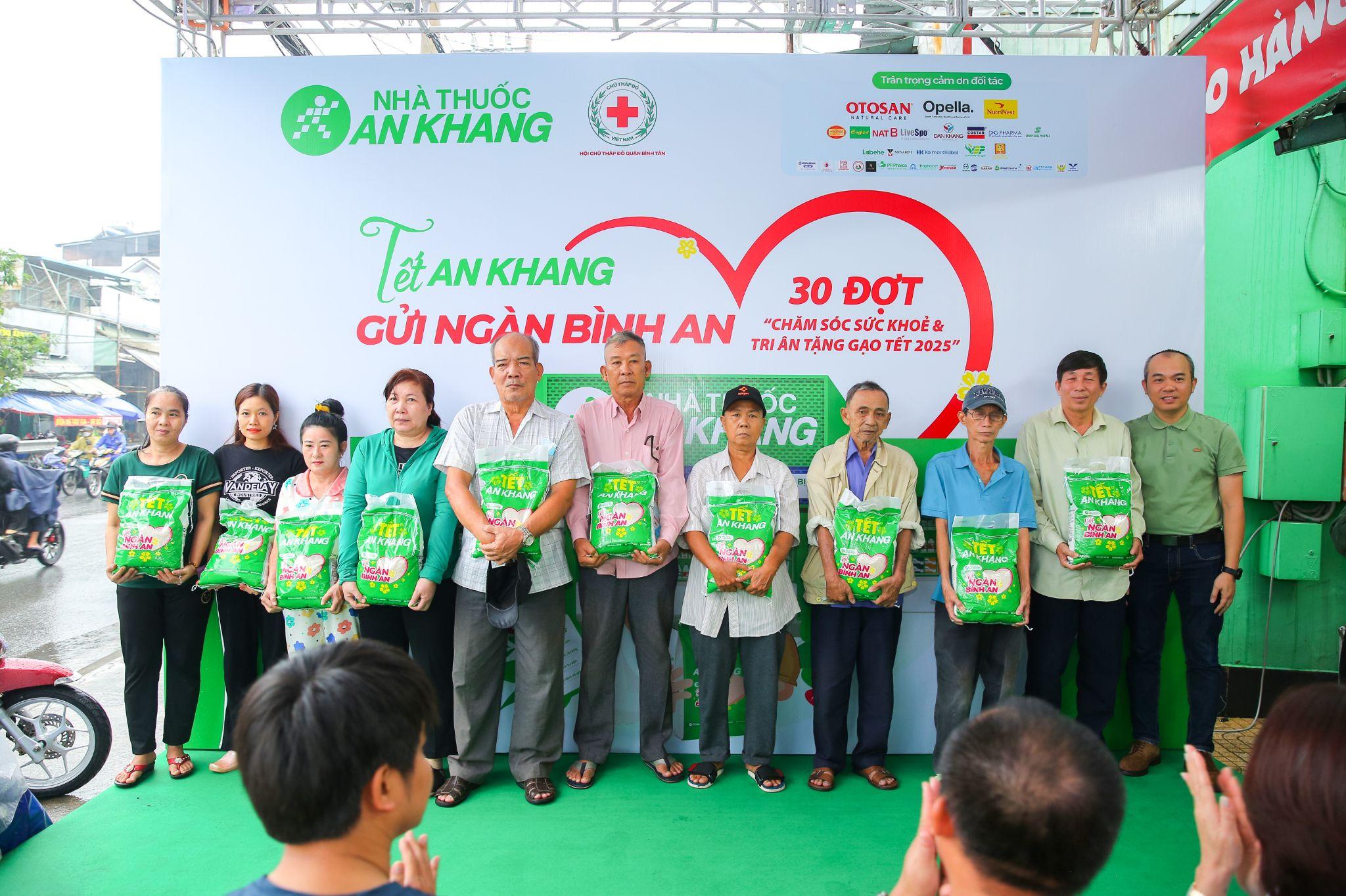 Nhà thuốc An Khang đem niềm vui đến hàng nghìn người dân khó khăn dịp cuối năm - 3