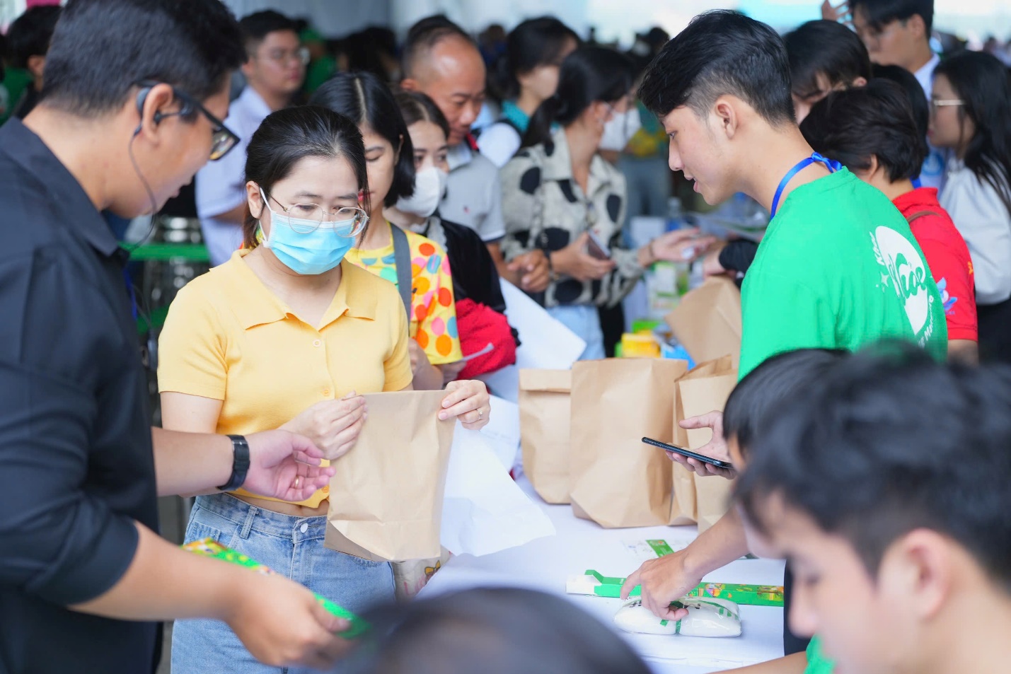 Hành trình “Sống khỏe mỗi ngày” đến TP.HCM, thêm 3.000 người được khám bệnh miễn phí - 3