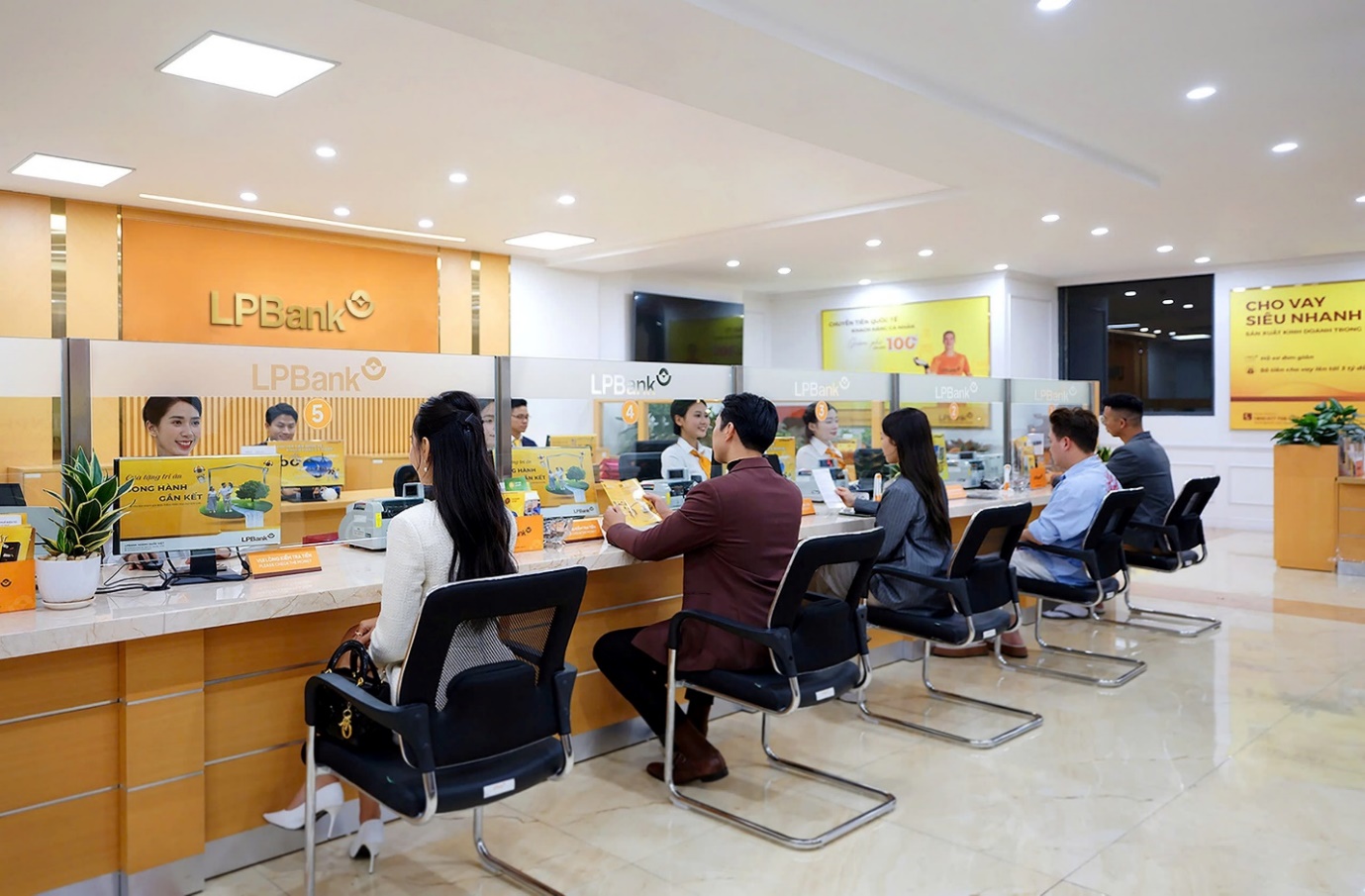 LPBank triển khai gói giải pháp tài chính toàn diện dành riêng cho cán bộ, nhân viên và lực lượng vũ trang - 2