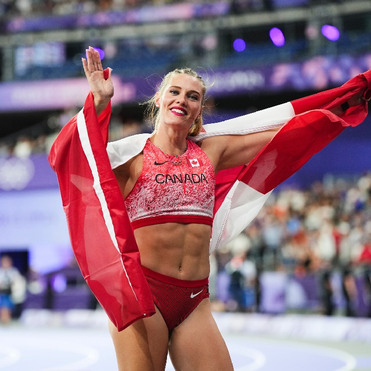 Mỹ nhân Olympic Alysha Newman khoe trọn vòng 1 gợi cảm - 2