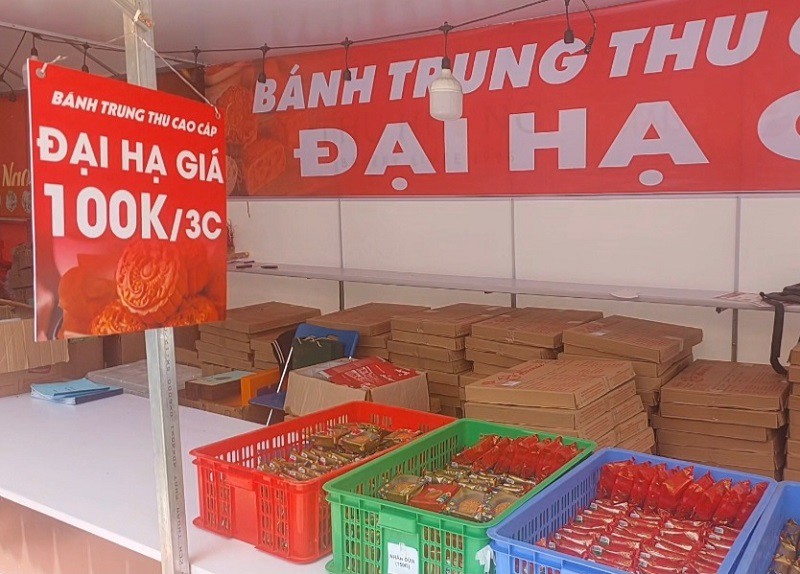 Chưa qua ngày Rằm tháng Tám, bánh Trung thu “đại hạ giá” khắp nơi, chỉ còn từ 10 nghìn đồng/chiếc - 2